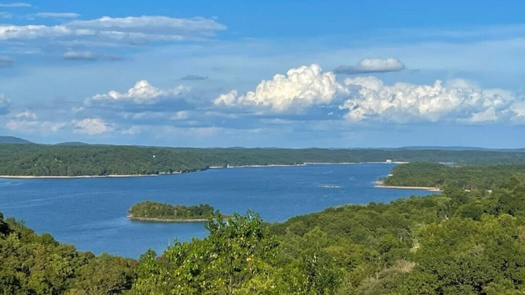 Lake Beaver es uno de los lagos más bellos de Arkansas