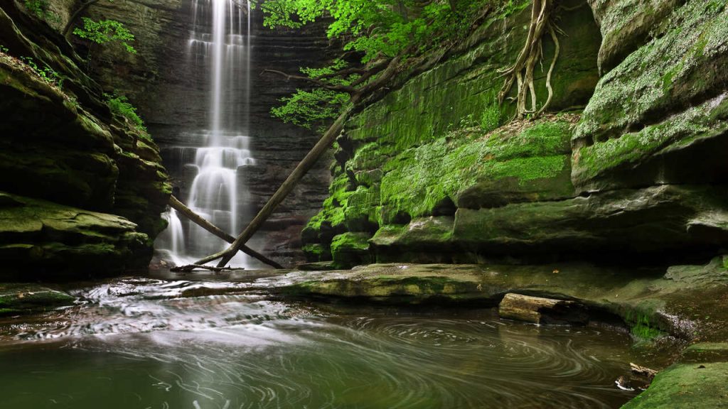 La cascada del Parque Estatal Matthiessen es una de las mejores cascadas de Illinois