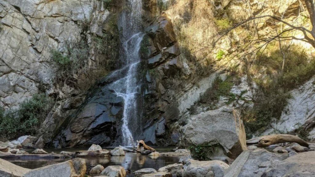 Sturtevant Falls en el Bosque Nacional Ángeles