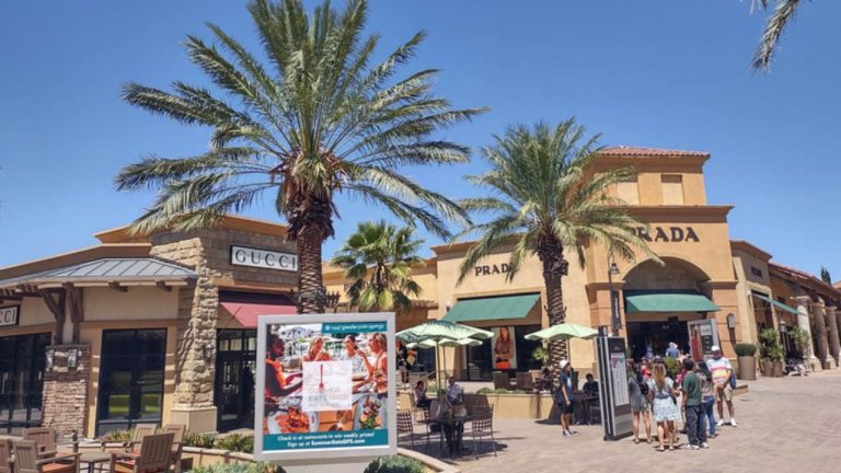 Los mejores centros comerciales outlet populares en California
