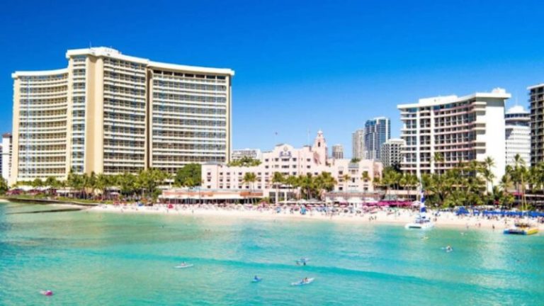 Los mejores resorts exclusivos en Hawái para disfrutar de la playa