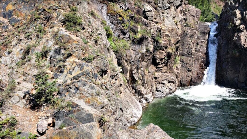 Adrenaline Falls en Durango es una de las mejores cascadas de Colorado