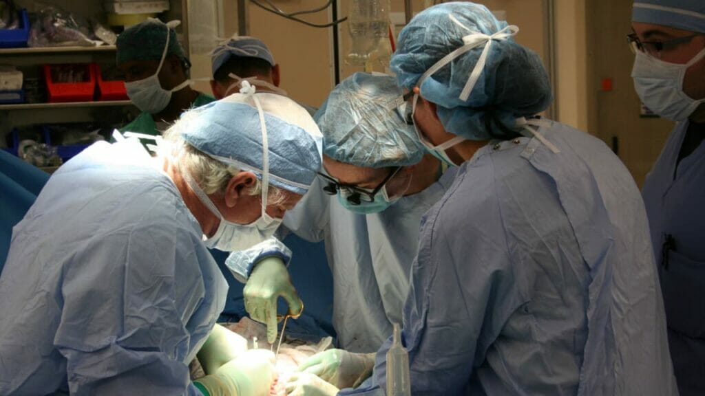 El cirujano es uno de los trabajos mejor pagados en Alabama